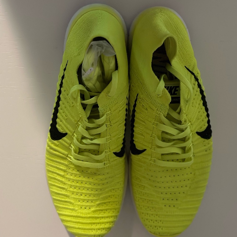 Women’s size 9 NIKE FREE RN FLYKNIT R Women's Running Shoes